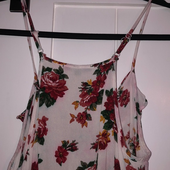 Rose pattern romper!! 🌹 - Picture 5 of 5